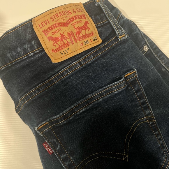Levis Jeans - Picture 2 of 2